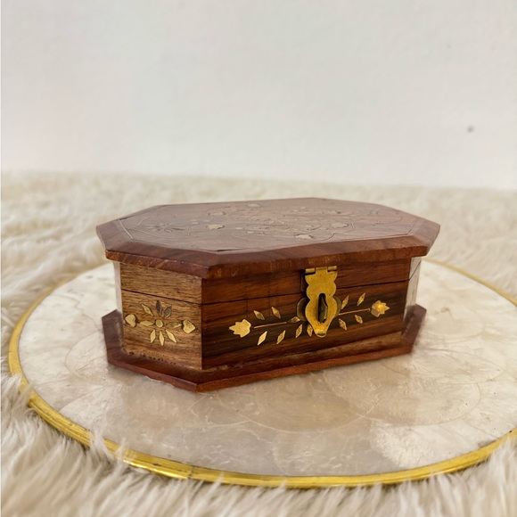 Vintage Wood Trinket Box with Brass Inlay - Picture 6 of 14
